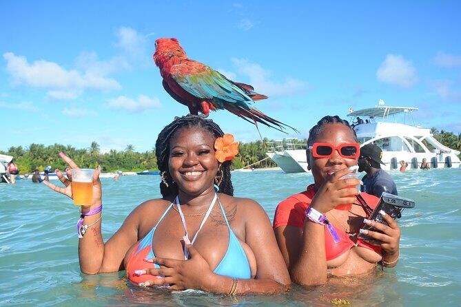 Luxury Hip Hop Boat PartyDrinks, Music, and the Best Vibes in PC - Why This Tour Offers Excellent Value