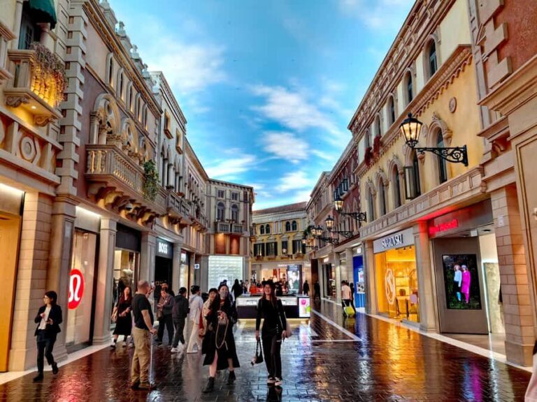 Macau: Hidden Gems Evening Food Tour with Local Guide - Practical Insights