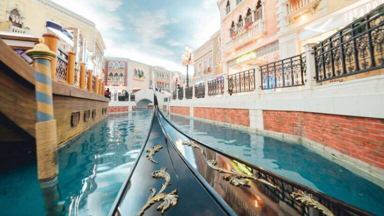 Macau: Venetian-Style Gondola Ride - What Is the Macau Gondola Ride?