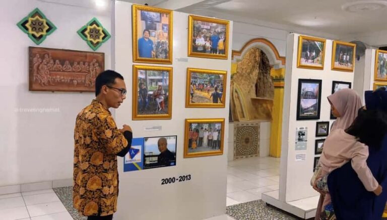 Magelang: Sunrise at Chicken Church & Borobudur Tour - Exploring Borobudur at Dawn