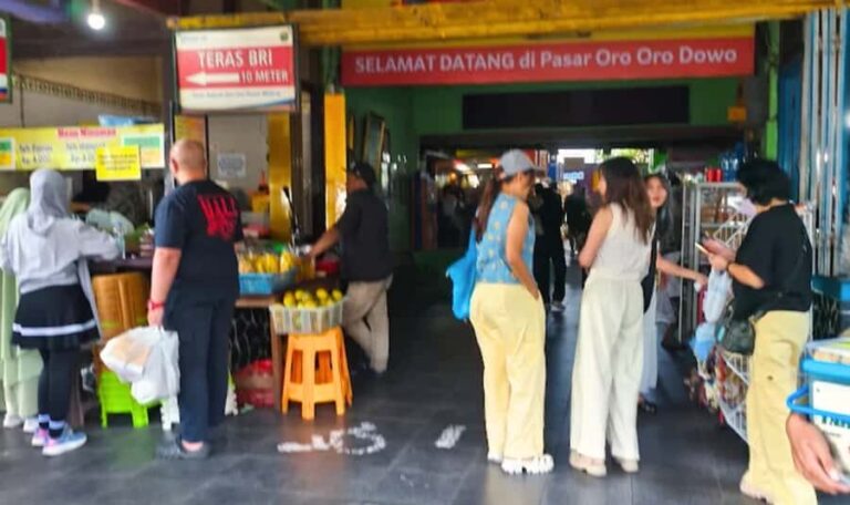 Malang: Pasar Oro-Oro Dowo Market Tour with Local Guide - FAQ