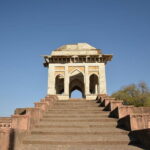Mandu & Maheshwar Day Tour from Indore with Guide & Entrances - What Makes This Tour Stand Out?