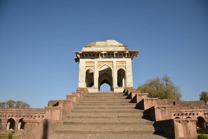 Mandu & Maheshwar Day Tour from Indore with Guide & Entrances - What Makes This Tour Stand Out?