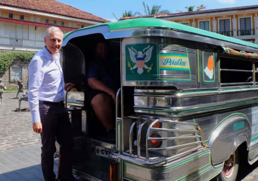 Manila Instagram Tour with Lunch & Jeepney Ride - Transport and Group Dynamics