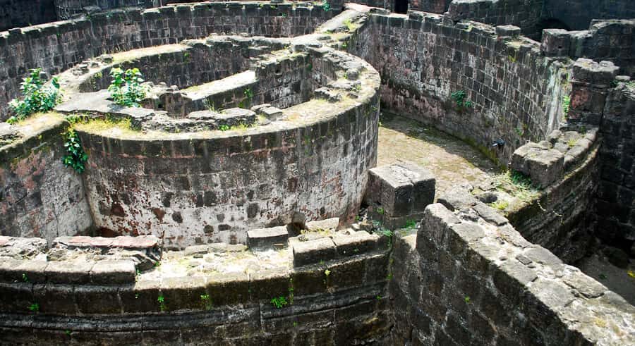 Metro Manila: Highlights Tour & SM Store Shoppingspree - Visiting Manila Cathedral and San Agustin Church