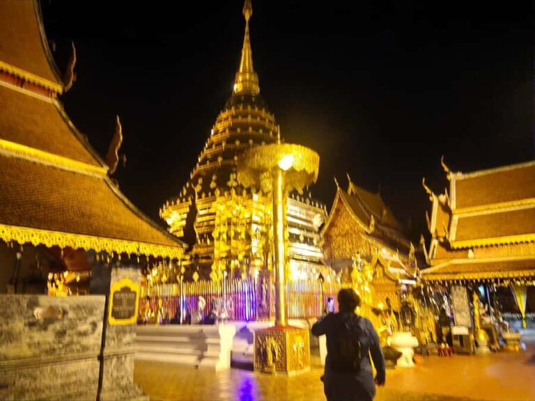 Monks chanting, Wat Doi Suthep and Wat Phalad+ Meditation - Practical Details: What to Expect