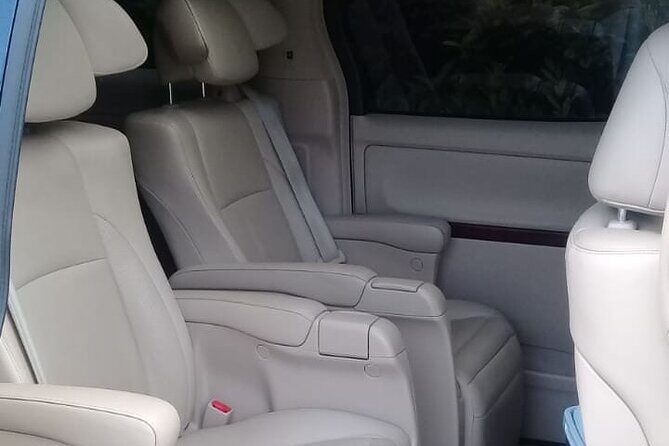 Montego Bay VIP airport transfer to Ocho Rios - Airport Arrival & Meet-and-Greet