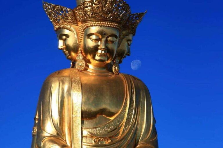 Mount Emei: Experience Natural Beauty and Buddhist Culture - The Itinerary in Detail