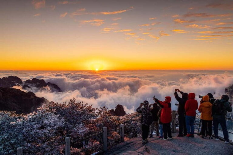 Mount Huangshan: Highlights Tour in Huangshan full-day - A Deep Dive into the Mount Huangshan Highlights Tour