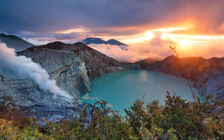 Mount ijen Expedition:Blue Flames and Sulfur Mines from bali - The Sum Up