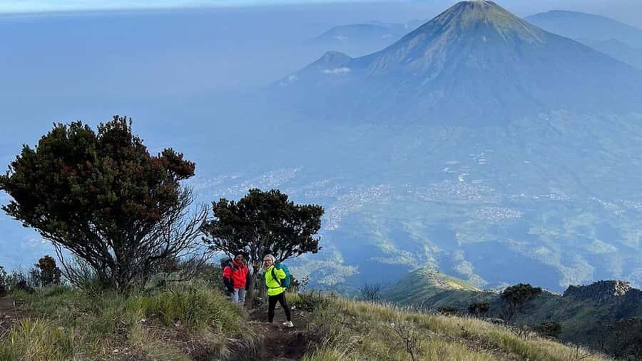Mount Sumbing: Hiking and Camping Tour - Detailed Breakdown of the Itinerary