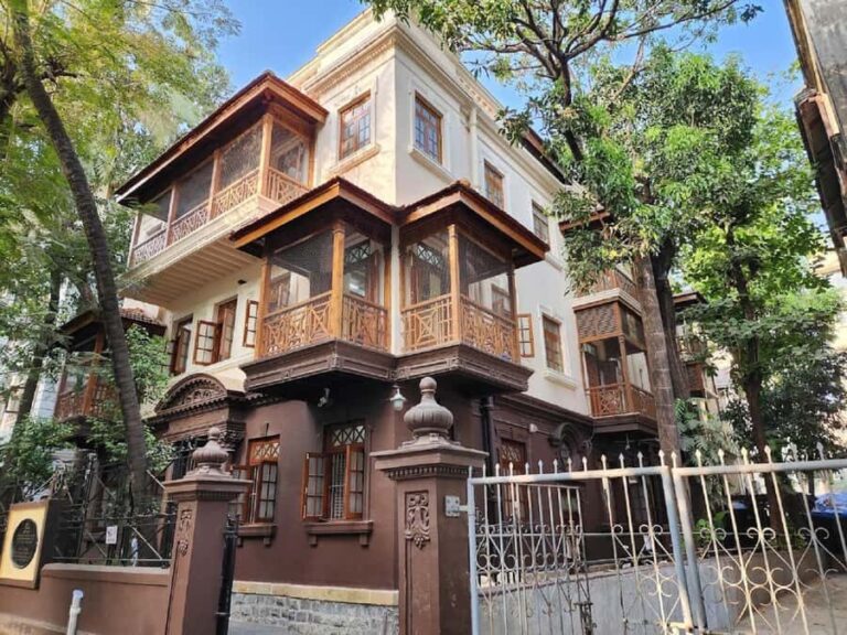 Mumbai Half-Day Private Guided Tour with Dhobi Ghat - Transportation and Group Size