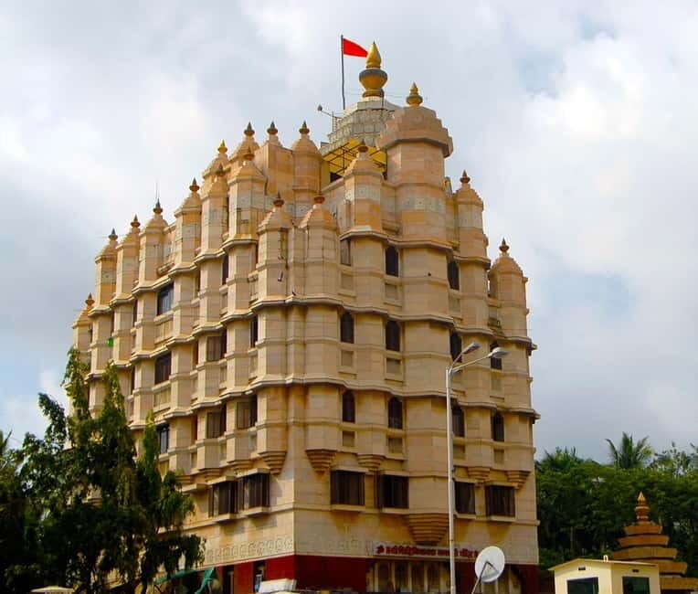 Mumbai: Siddhivinayak Temple, Bandra, Juhu Chowpatty - Why This Tour Offers Great Value