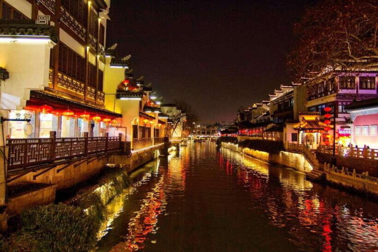 Nanjing: Night Cruise on Outer Qinhuai River for Adults - In-Depth Look at the Experience