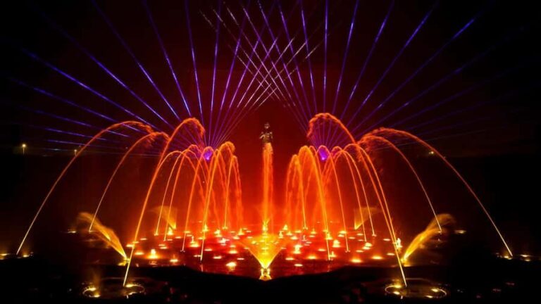 New Delhi: Akshardham Exhibition, Light & Water Show - Exploring Akshardham: Architecture and Exhibitions