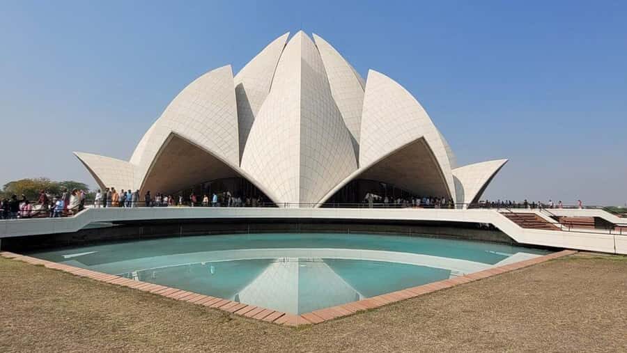 New Delhi: Lotus Temple Guided Tour with Hotel Pickup - What Exactly Does the Tour Include?