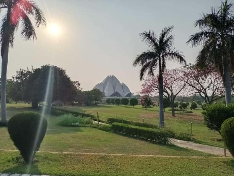 New Delhi: Lotus Temple Private Tour with Skip-the-Line - Exploring the Lotus Temple: A Closer Look