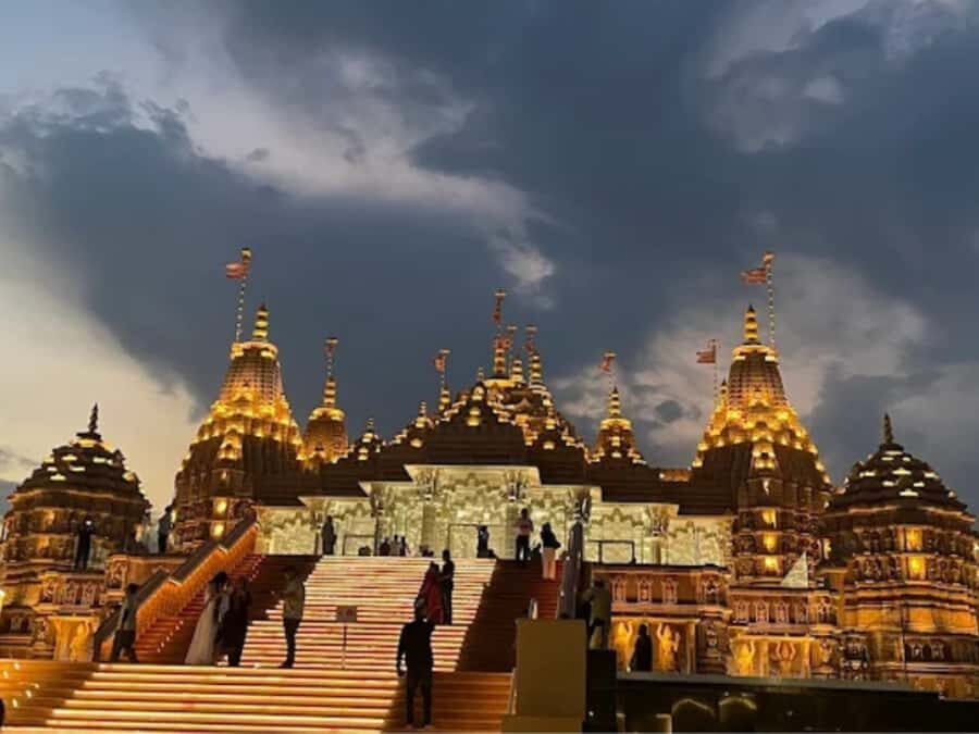 Old Delhi Private Sightseeing Tour with Akshardham Temple - Transportation and Group Size