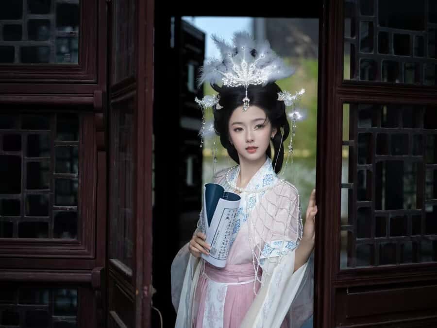 Old Shanghai: Hanfu Photoshoot Walking Tour Experience - Setting the Scene: Exploring Old Shanghai