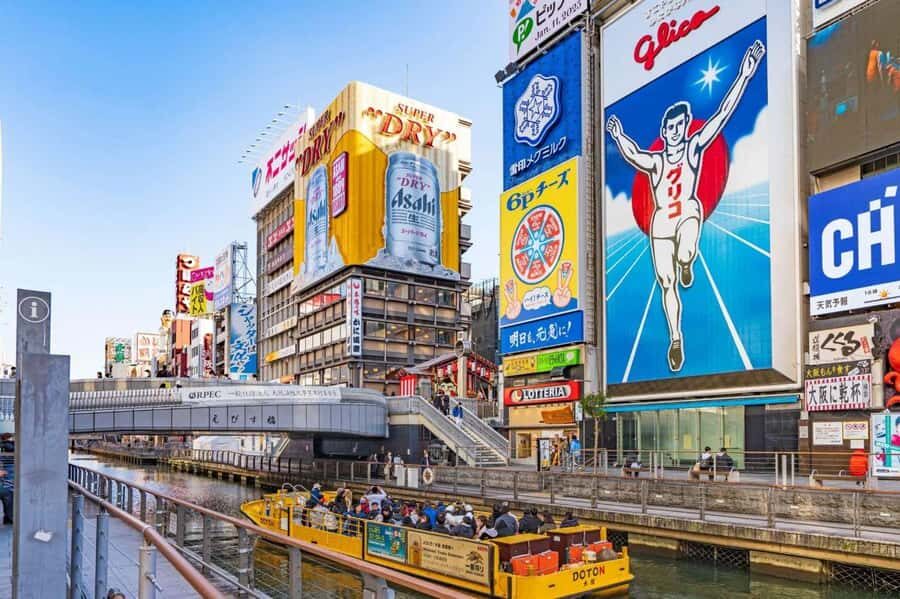 Osaka: Castle Tour, Dotonbori Food Walk & Sumo Dinner Show - Visiting Osaka Castle: A Glimpse into Japan’s Past