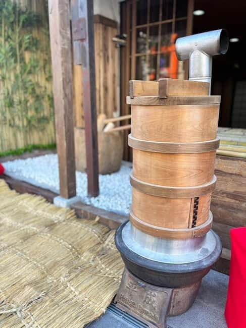 Osaka: Traditional Mochi Pounding Experience with Tasting - Group size and atmosphere