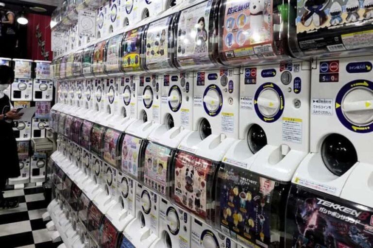 Osaka: Walking Tour with Namba Yasaka Shrine & Dotonbori - Practical Tips and Insights