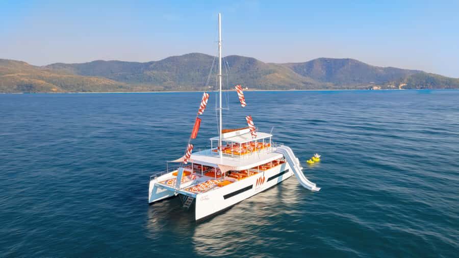 Pattaya: 3 Islands Yacht Sunset Party with Live DJ & Buffet - Exploring the Islands