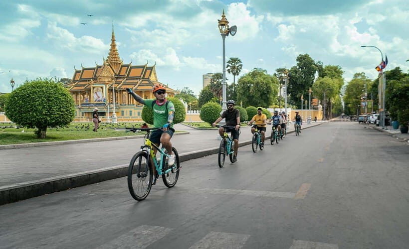 Phnom Penh: Bike & Boat Guided Tour included Snacks & Beers - What Sets This Tour Apart