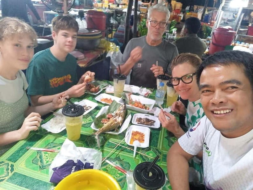 Phnom Penh: Hidden Gems Half-Day Guided Tours - Exploring Local Markets and Street Food