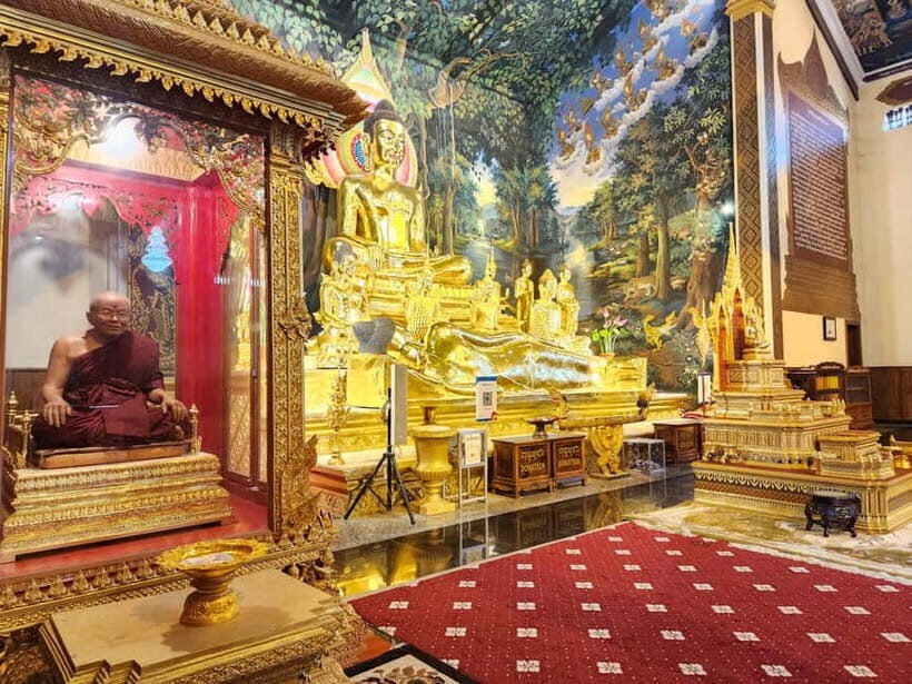 Phnom Penh: Highlights Tour Including S21 and Killing Fields - Transportation and Group Size