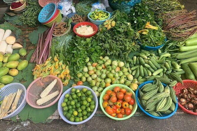 Phnom Penh Morning Breakfast, Market and Art Tour by Tuktuk - Analyzing the Value