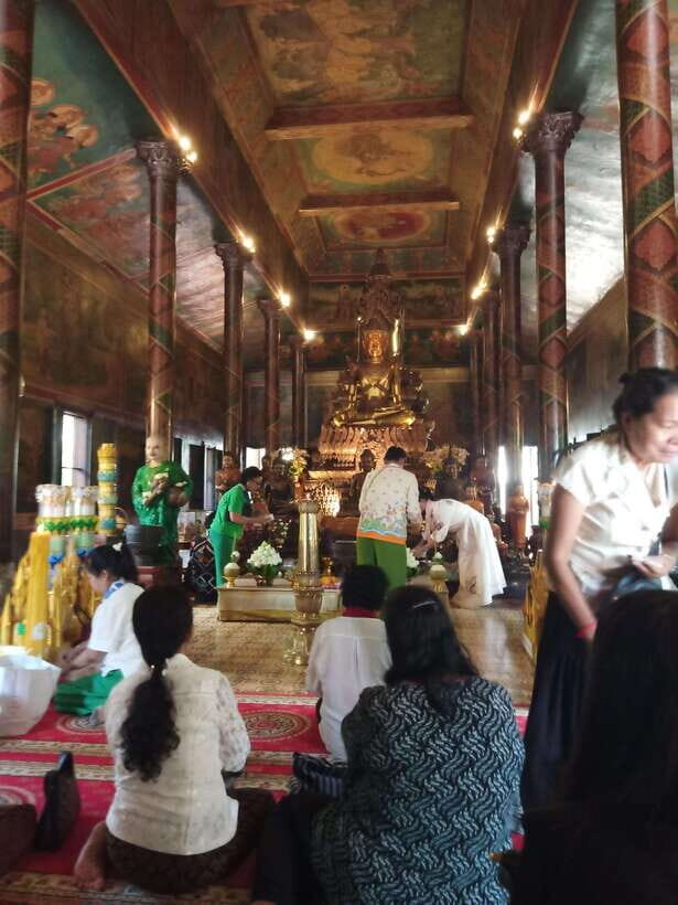 Phnom Penh: Royal Palace, S21, Killing Fields & More Tour - Transportation and Group Size: Comfort and Intimacy