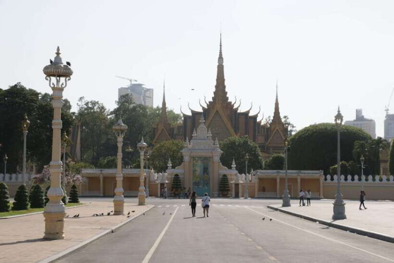 Phnom Penh Tour with English Tuk Tuk Driver - Why This Tour Works for Different Types of Travelers