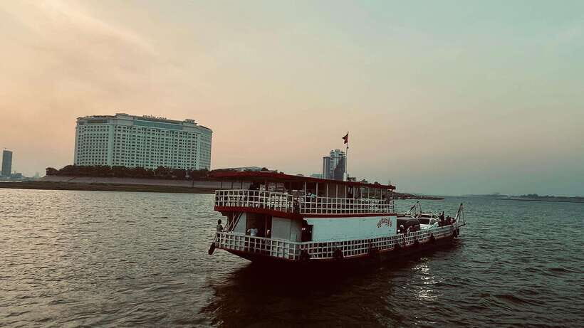 PhnomPenh: Explore Non Local Experience Life of City Tour - In-Depth Look at the Tour Experience