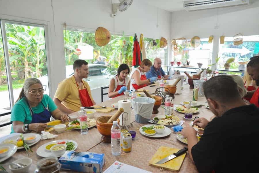Phuket: Half Day Thai Cooking Experience with Market Tour - Why This Tour Works