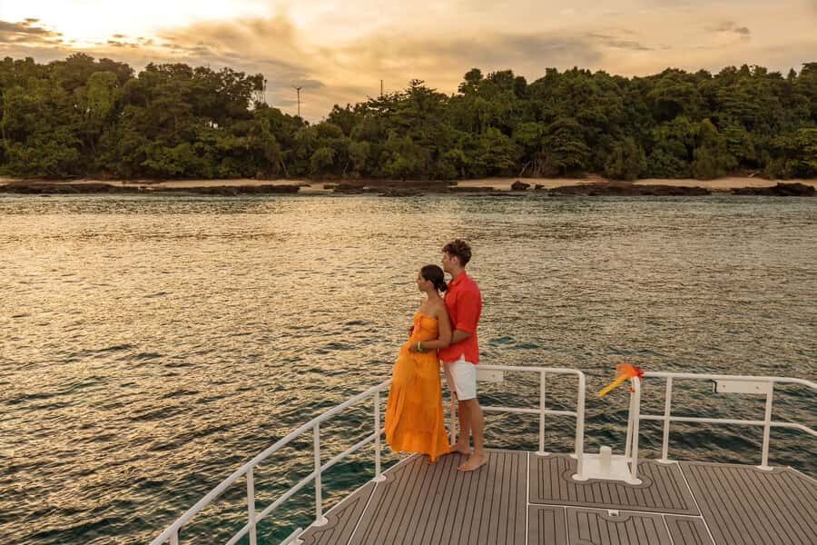 Phuket: Phi Phi Islands Day Trip with Meals & Transfer - Transportation, Food, and Group Size