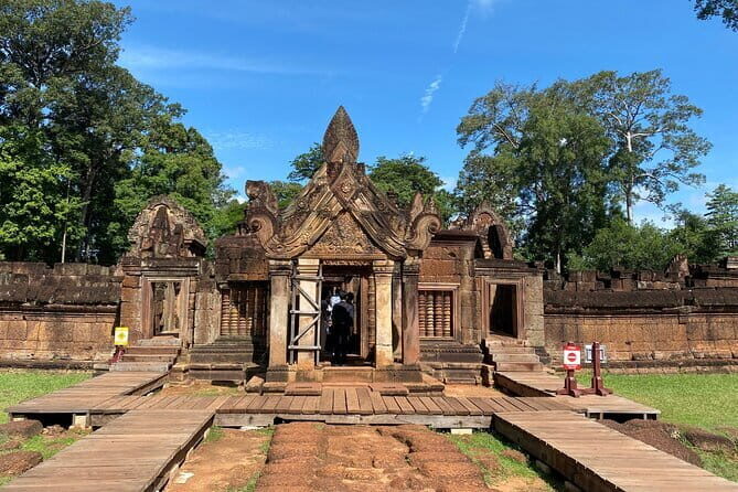 Private Banteay Srei and Roluos Group Temple Tour - Practical Tips for Your Day