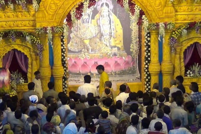 Private Day Tour to Vrindavan, Mathura and the Taj Mahal from New Delhi - Practical Considerations and Tips