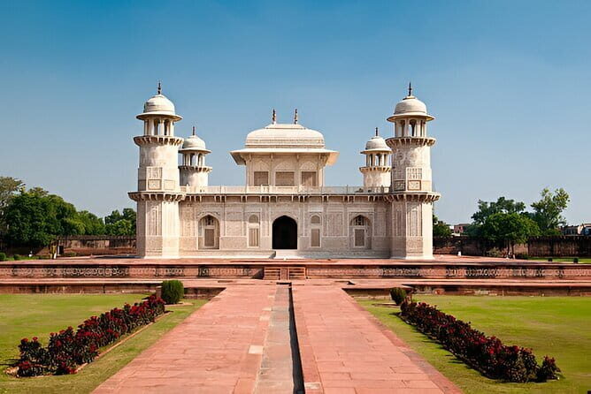 Private Taj Mahal Sunrise Tour and Agra Sightseeing from Delhi - Exploring the Taj Mahal