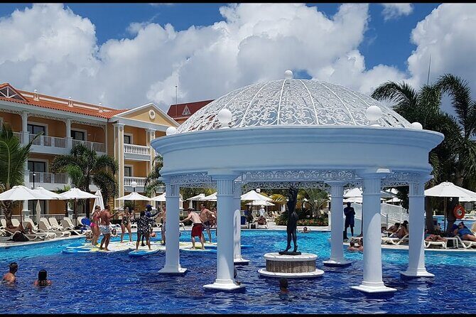 Private Transfer Punta Cana Airport to/from Bahia Principe Aquamarine - The Experience at the Airport