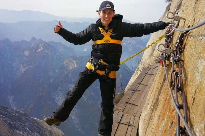 Privately Guided Tour to Mt.Hua - The Unique Features of Mt. Hua