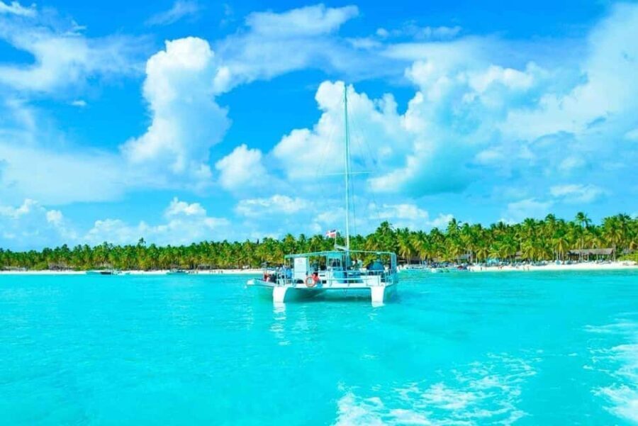 Punta Cana: Isla Saona Day Trip with Lunch & Catamaran - Transportation and Group Size