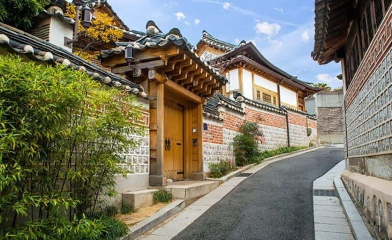 Seoul: Gyeongbokgung, Lotte Tower & Gangnam Trendy Day Tour - The Sum Up