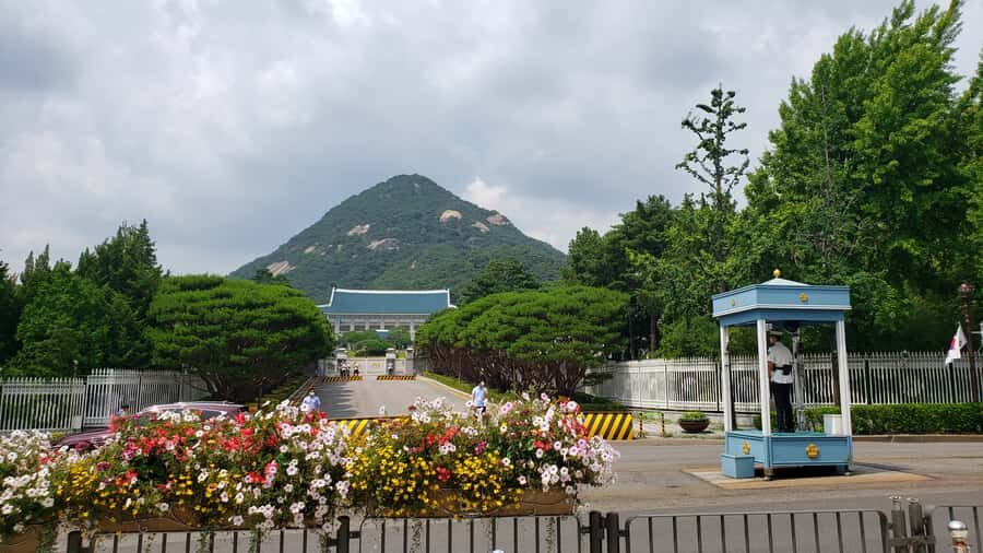 Seoul: Gyeongbokgung Palace, Jogyesa Temple, Bukchon Village - Practical Details and Value