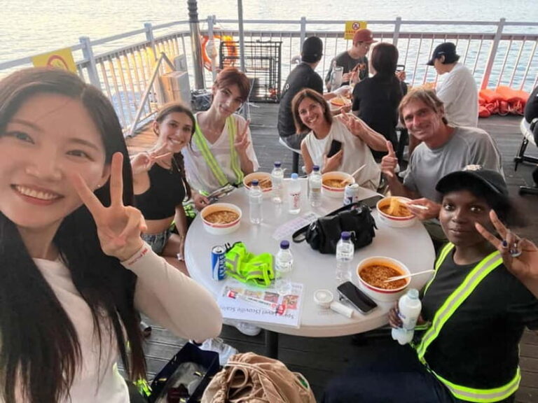 Seoul: Han River Sunset Bike Tour with Rainbow Fountain Show - The Taste of Local Life: Ramyeon Along the River