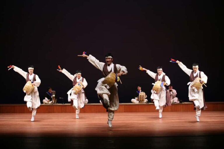 Seoul: Korean Traditional Music Museum & Live Concert Tour - Practical Details and Value