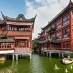 Shanghai: Jing'an Temple, Yu Garden, and Bazaar Private Tour - Exploring Yu Garden’s Classic Beauty