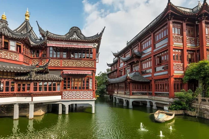 Shanghai: Jing'an Temple, Yu Garden, and Bazaar Private Tour - Exploring Yu Garden’s Classic Beauty