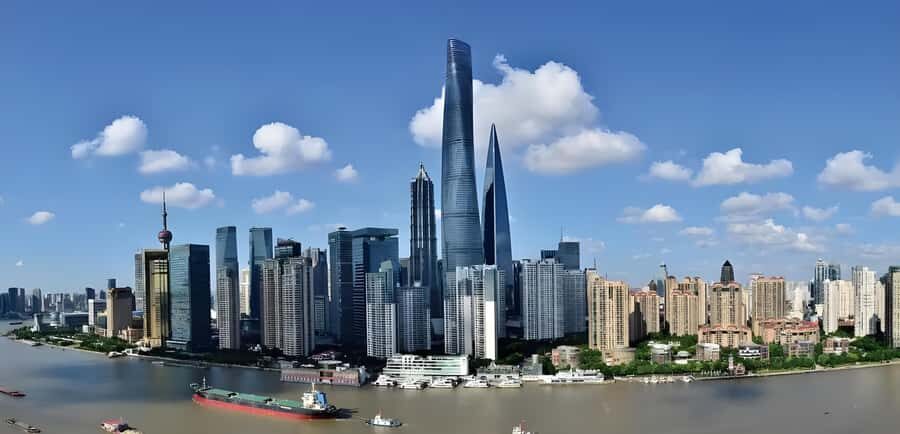 Shanghai Tower: 120 floor Highest restaurant in the world - The Value of the Experience