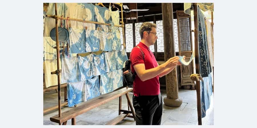 Shanghai: Zhujiajiao Water Town Tour with Tie-Dye Experience - Discovering Zhujiajiao: A Historic Water Town